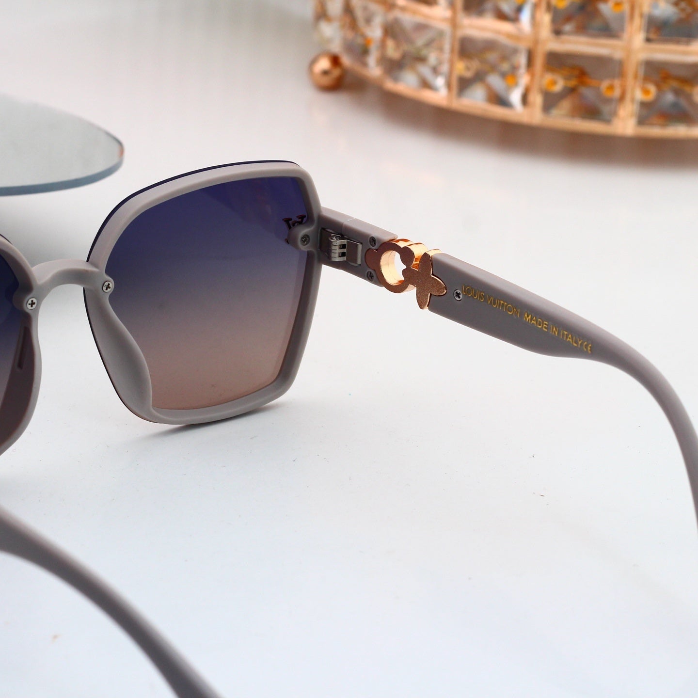 Louis vuitton Oversized Sunglasses with Diamond Flower 0915 Butterfly