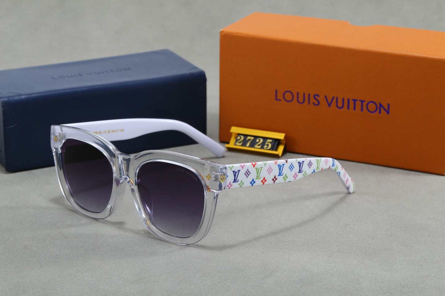 Louis vuitton New European and American style thick-rimmed high-end sunglasses 2725 Cat-Eye