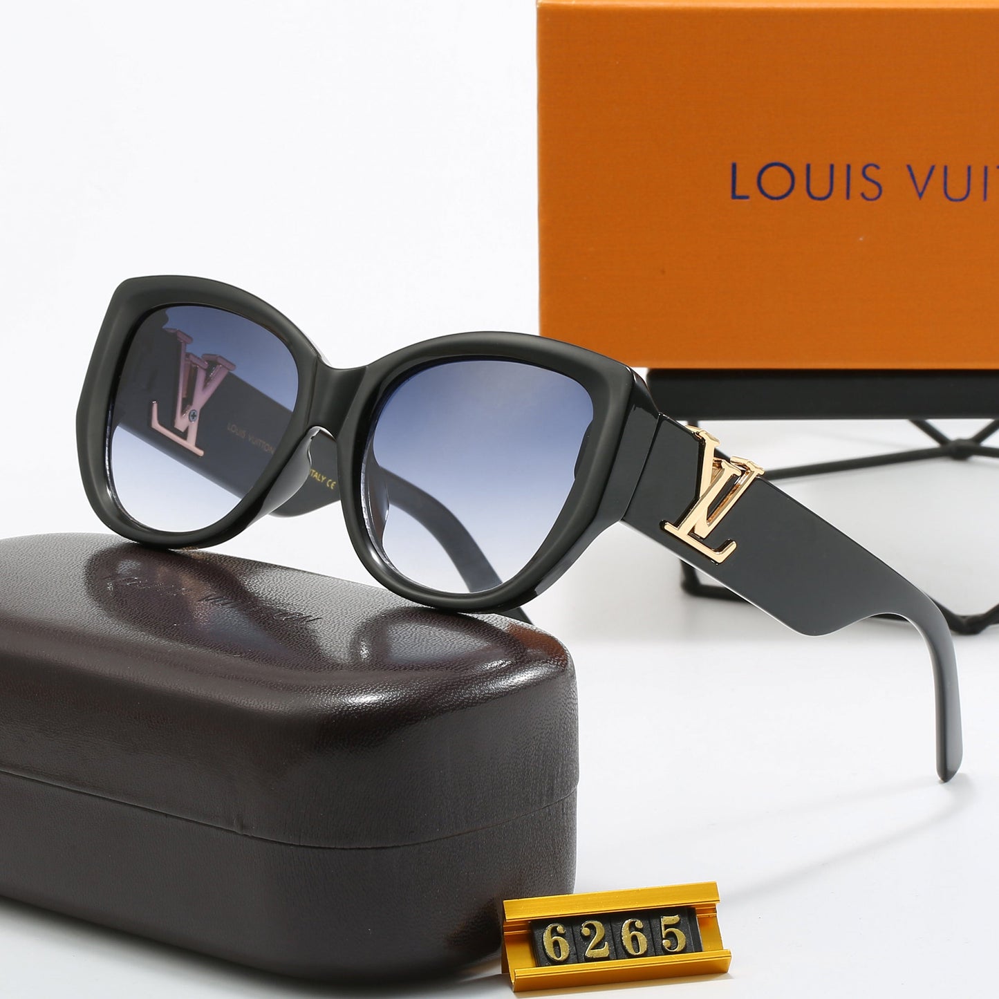 Louis vuitton Elegant Butterfly Bold Frame Sunglasses with Letter Detail (Model 6265) Butterfly